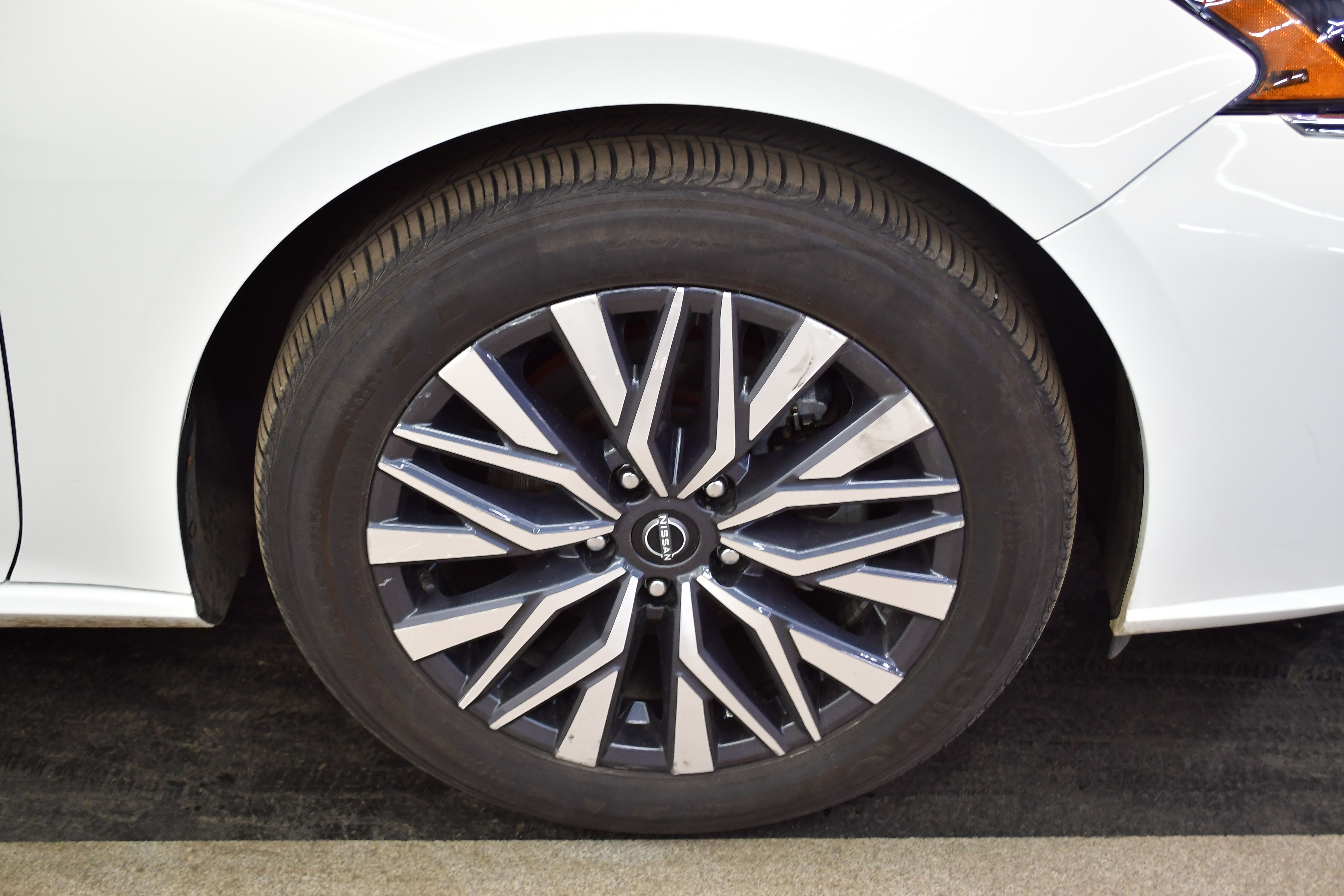 Used 2025 Nissan Altima 2.5 SV image 33