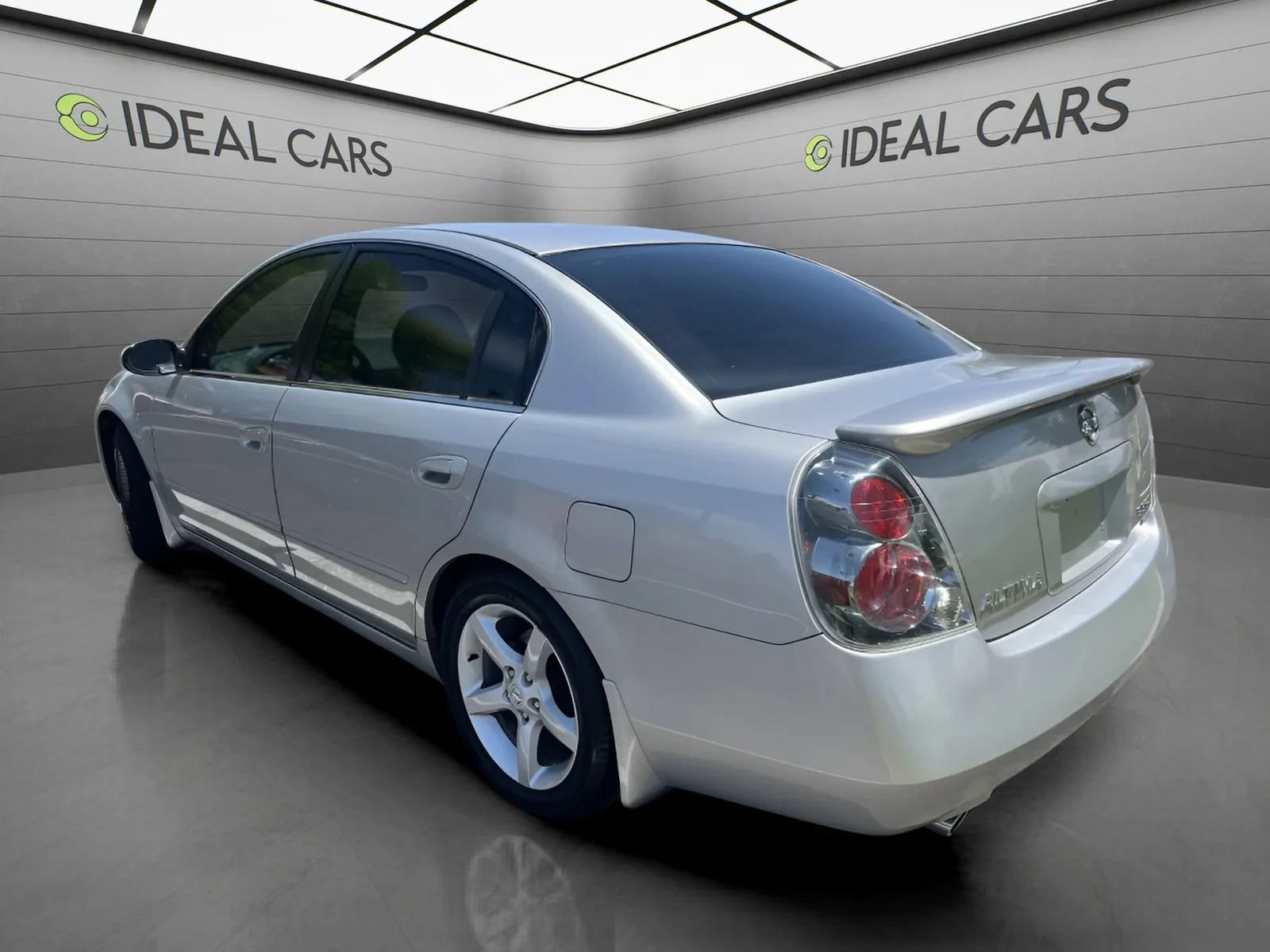 Used 2005 Nissan Altima 3.5 SE w/ (N01) Sport Plus Pkg FWD image 6
