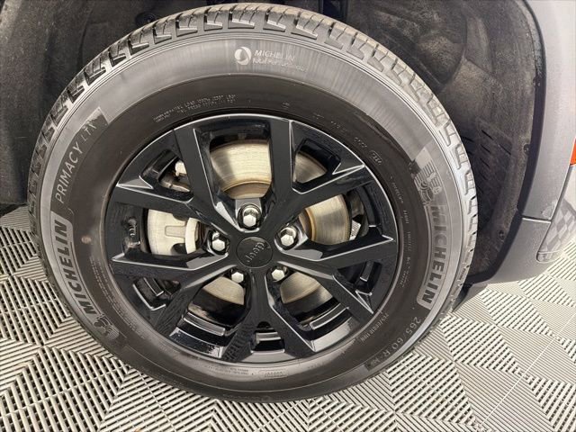Used 2024 Jeep Grand Cherokee L Laredo AWD/4WD image 16