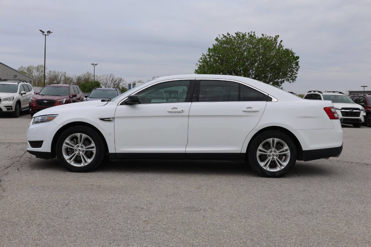 Used 2017 Ford Taurus SE FWD image 8