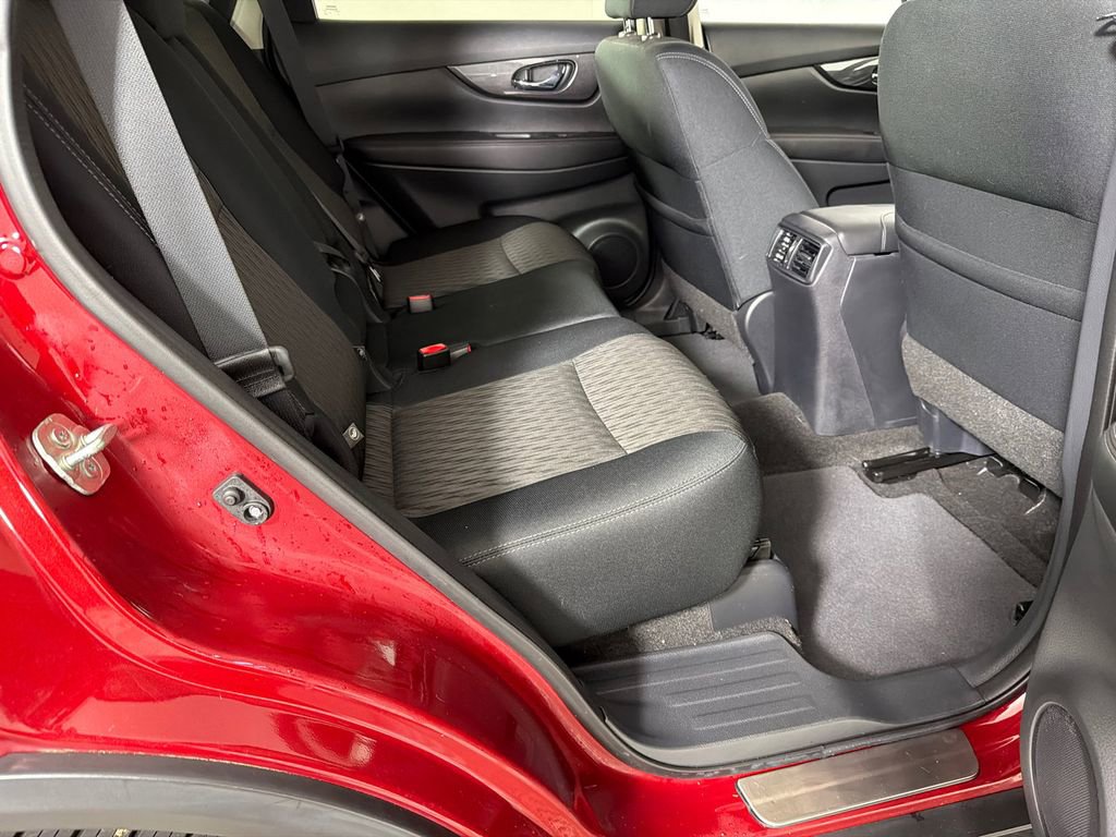 Used 2018 Nissan Rogue SV w/ Premium Package FWD image 16