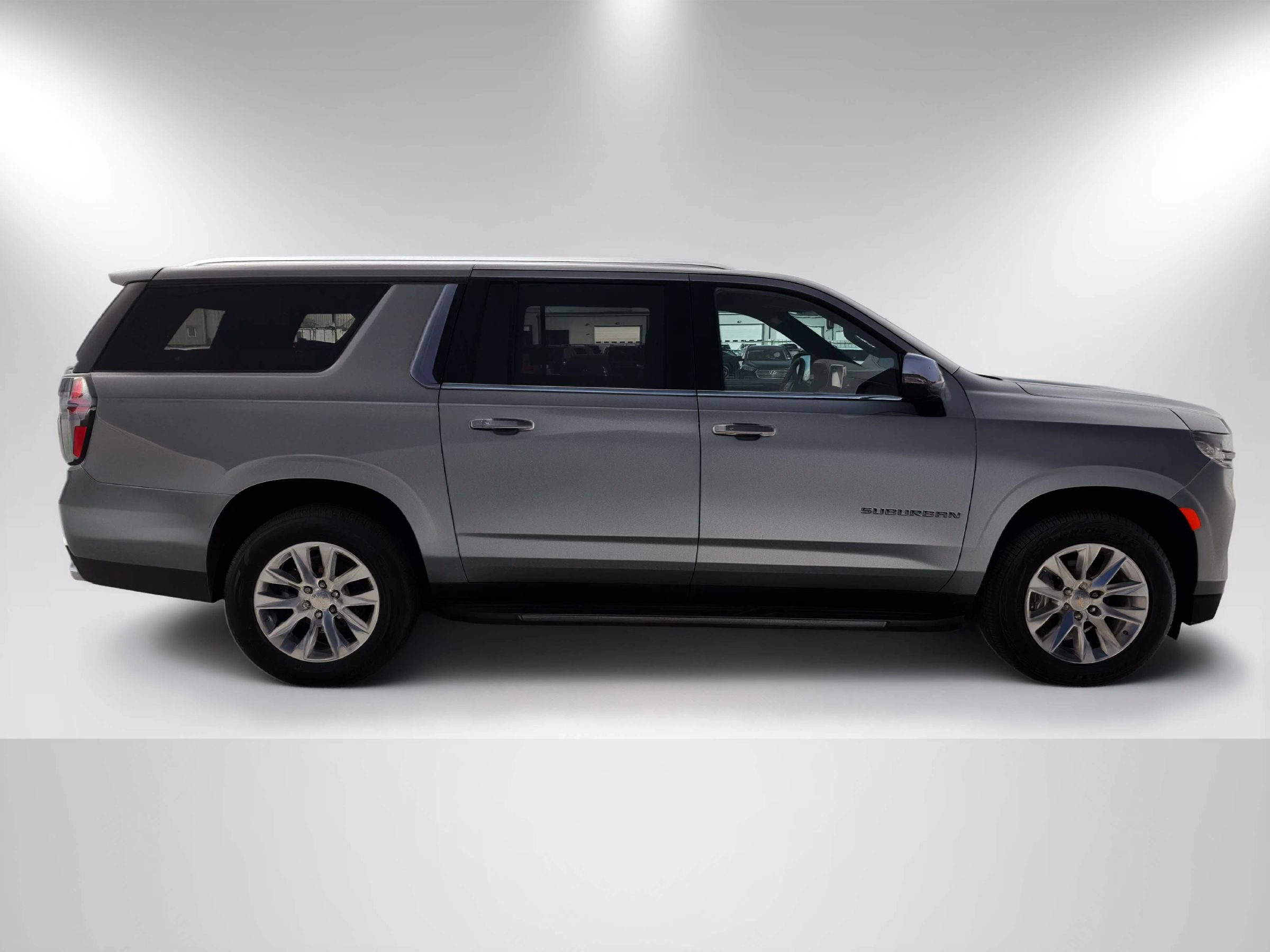 Used 2022 Chevrolet Suburban Premier RWD image 4