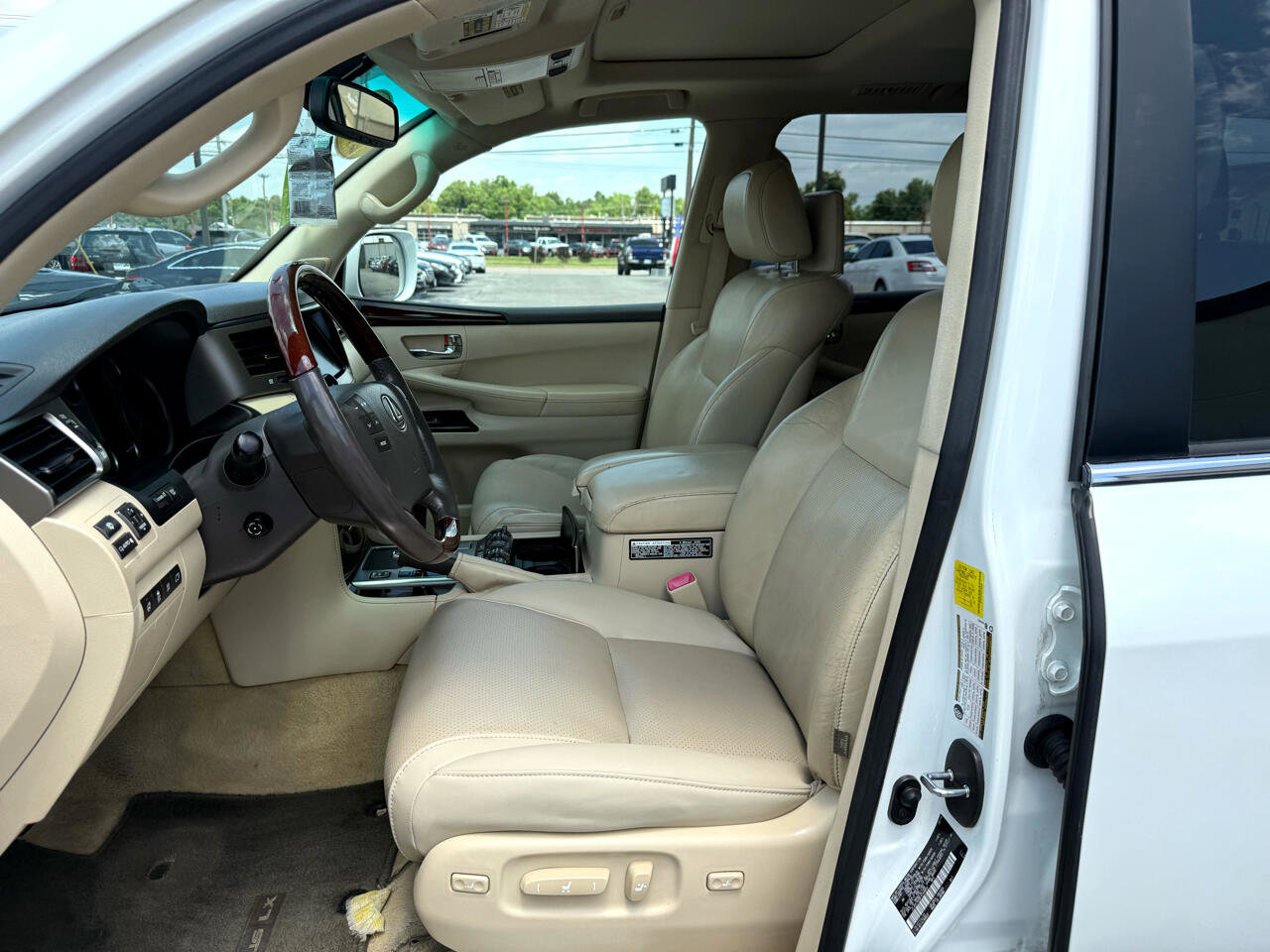 Used 2015 Lexus LX 570 4WD image 12