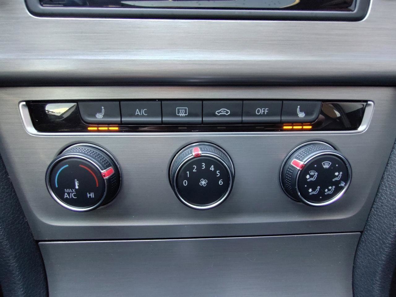 Used 2016 Volkswagen Golf SE image 34