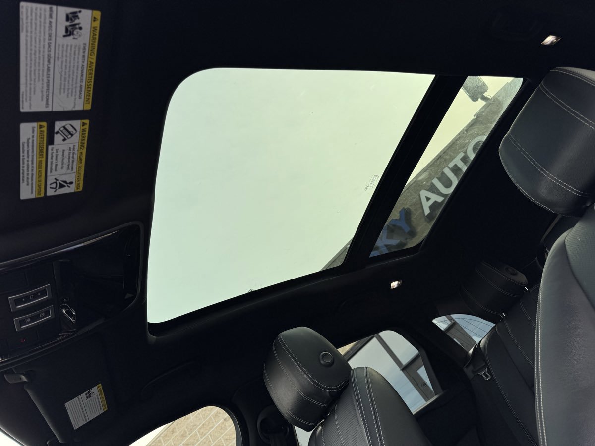 Used 2020 Land Rover Range Rover Velar S image 23