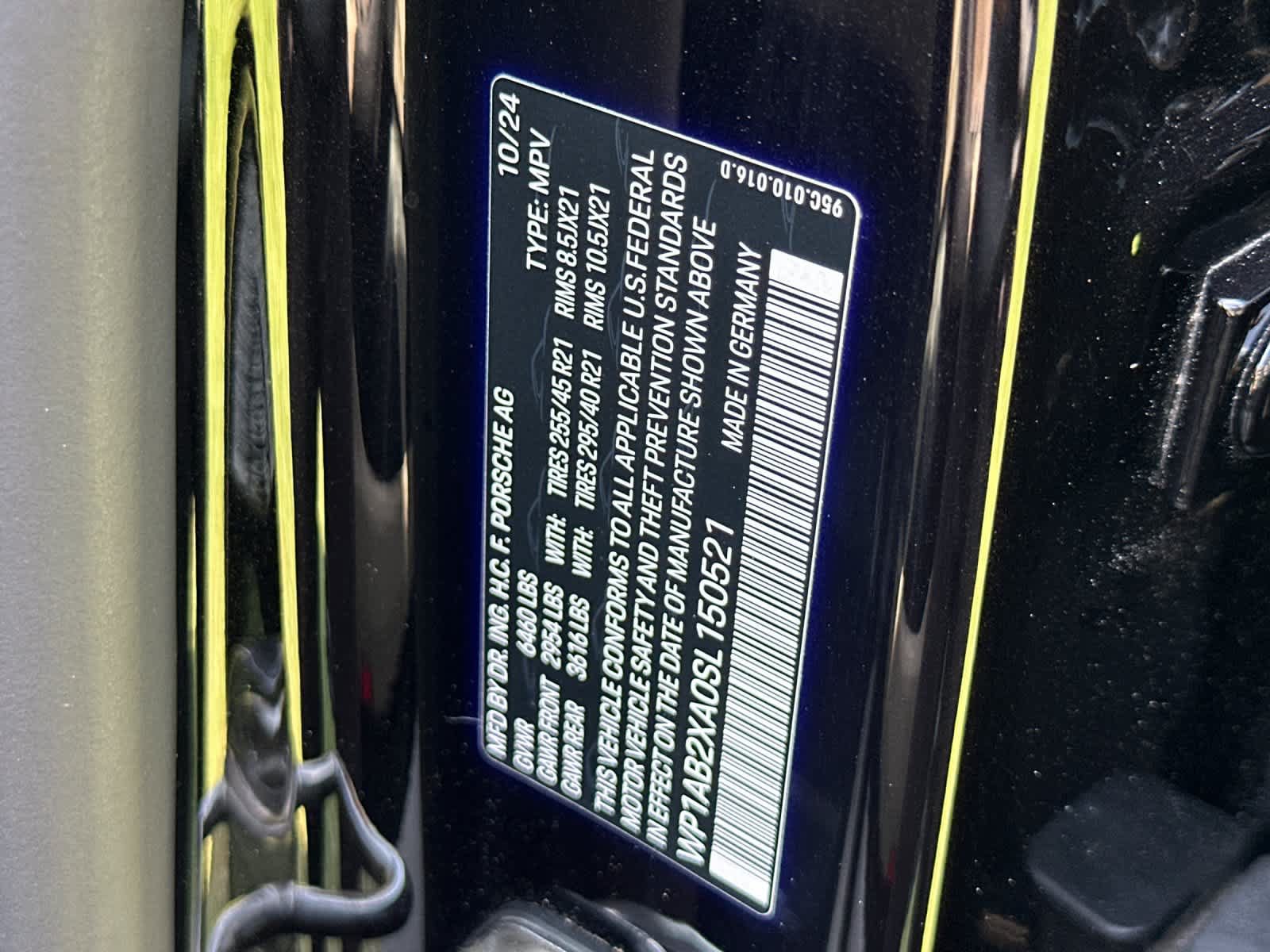 Certified 2025 Porsche Macan 4S Electric AWD/4WD image 34