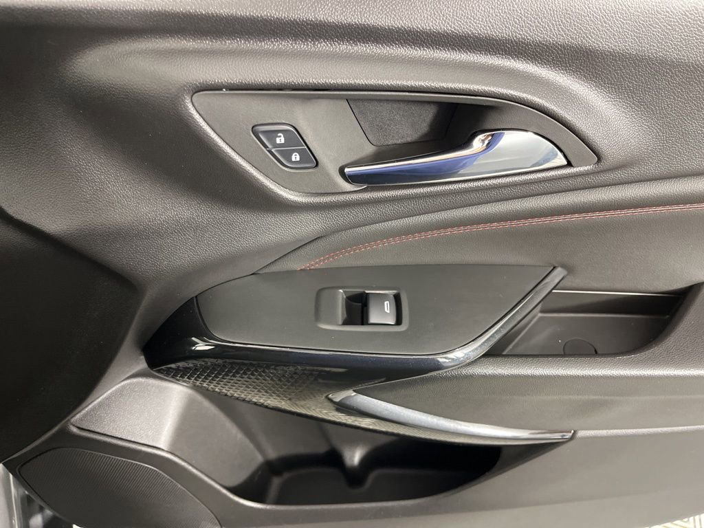 Used 2025 Chevrolet Trax RS w/ Sunroof Package FWD image 19