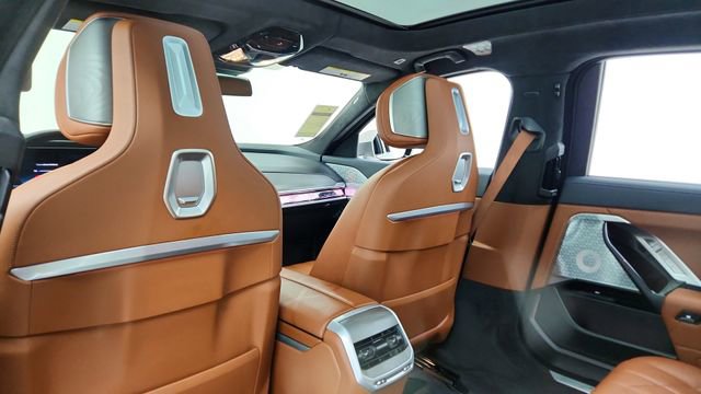 Used 2023 BMW i7 xDrive60 image 31