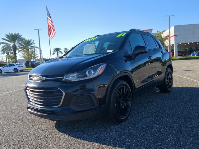 Used 2021 Chevrolet Trax LT w/ Midnight Edition FWD image 8