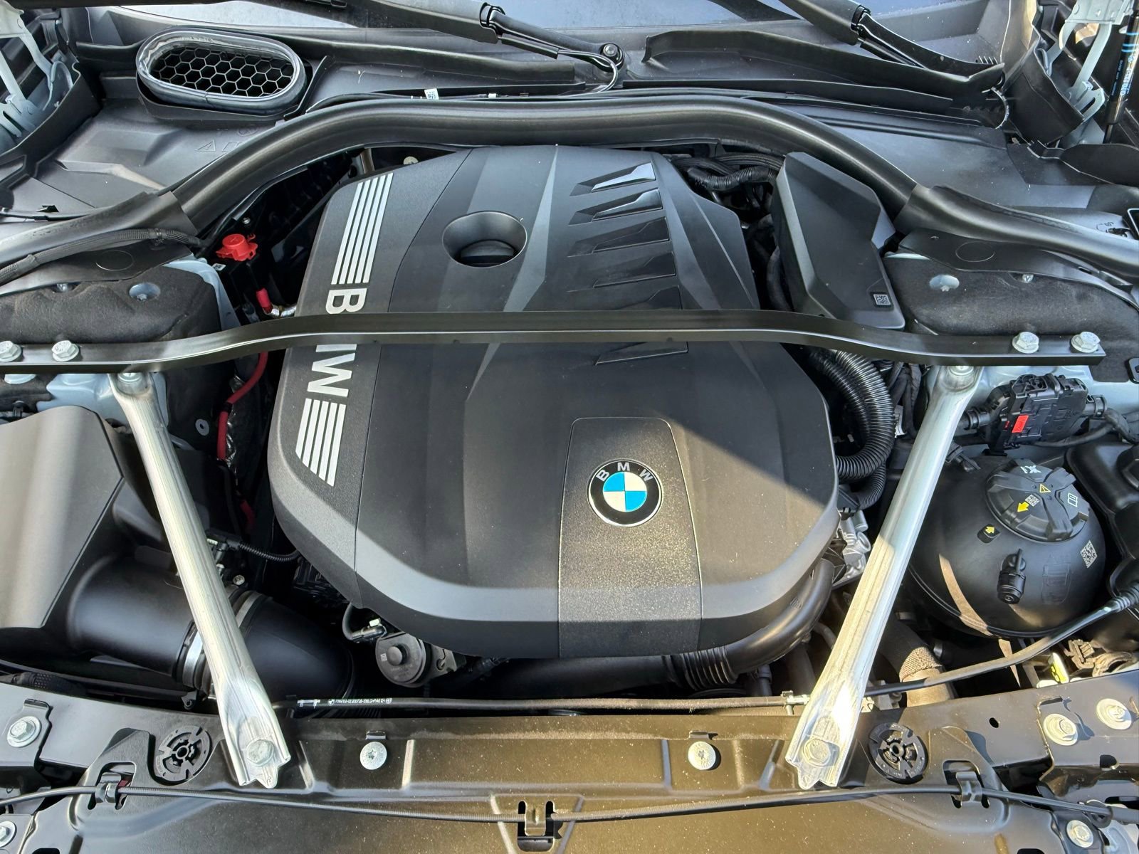 Certified 2024 BMW 740i w/ M Sport Professional Package image 32