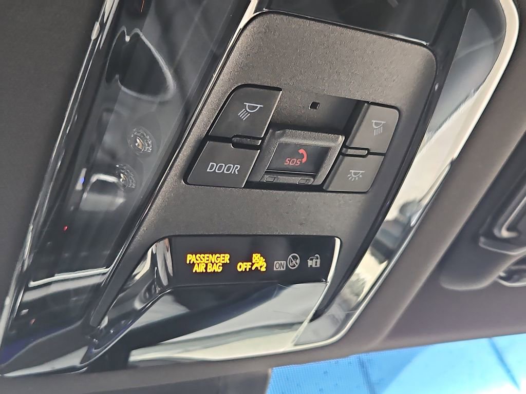 Used 2023 Toyota Venza XLE image 30
