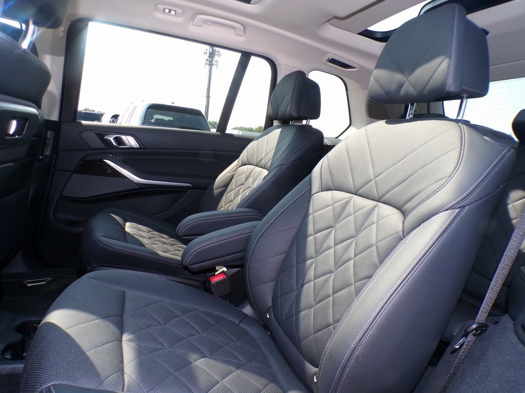 Certified 2023 BMW X7 xDrive40i w/ Premium Package image 10