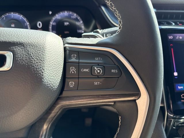 Used 2024 Jeep Grand Cherokee Limited w/ Black Appearance Package AWD/4WD image 14