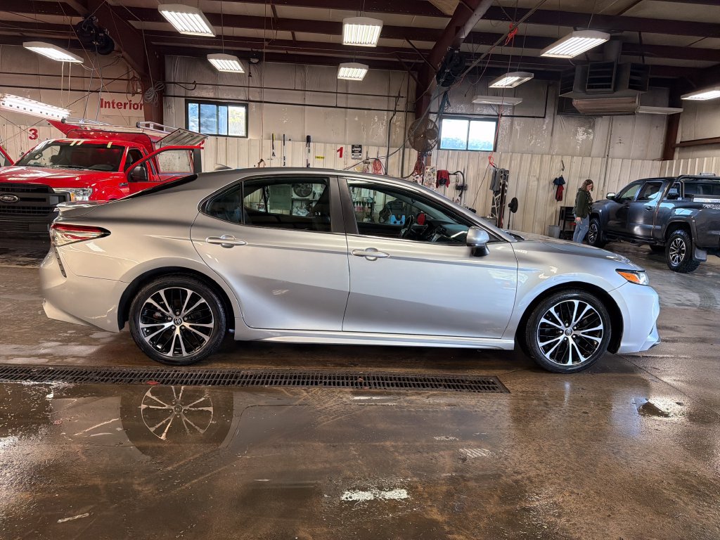 Used 2019 Toyota Camry SE FWD image 6