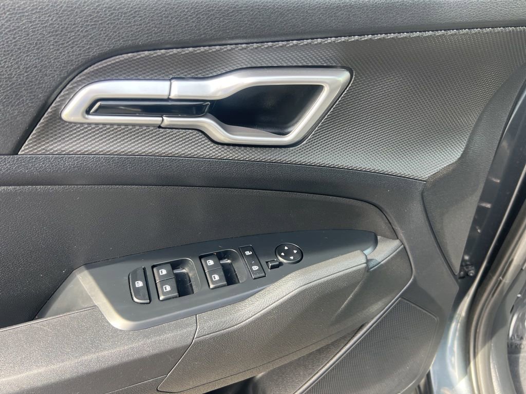 Used 2025 Kia Sportage LX FWD image 18