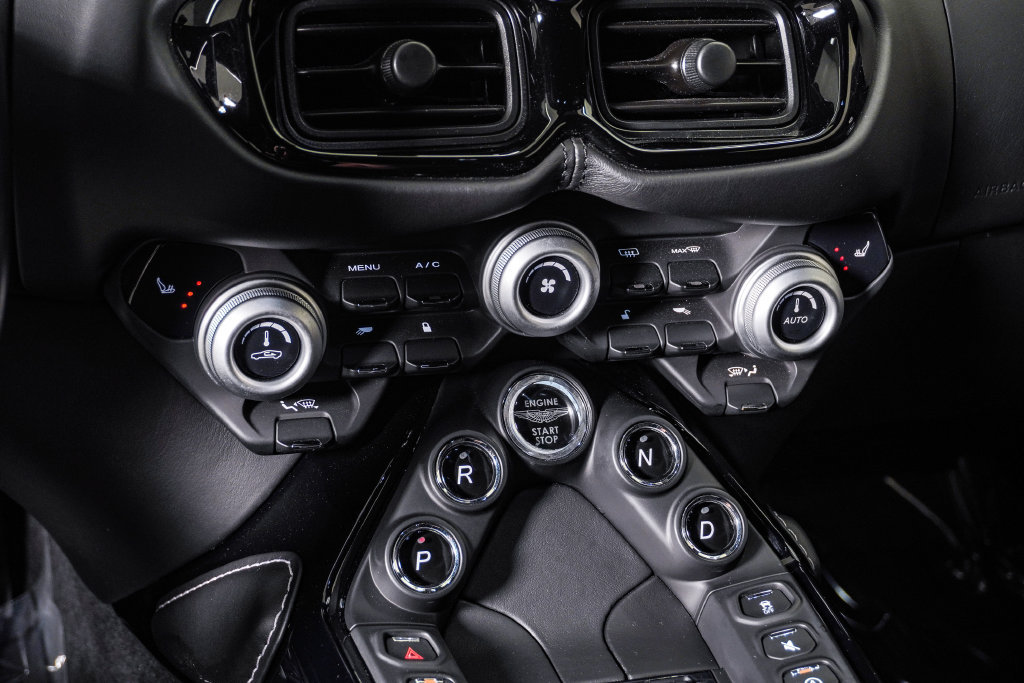 Used 2019 Aston Martin V8 Vantage Coupe RWD image 29