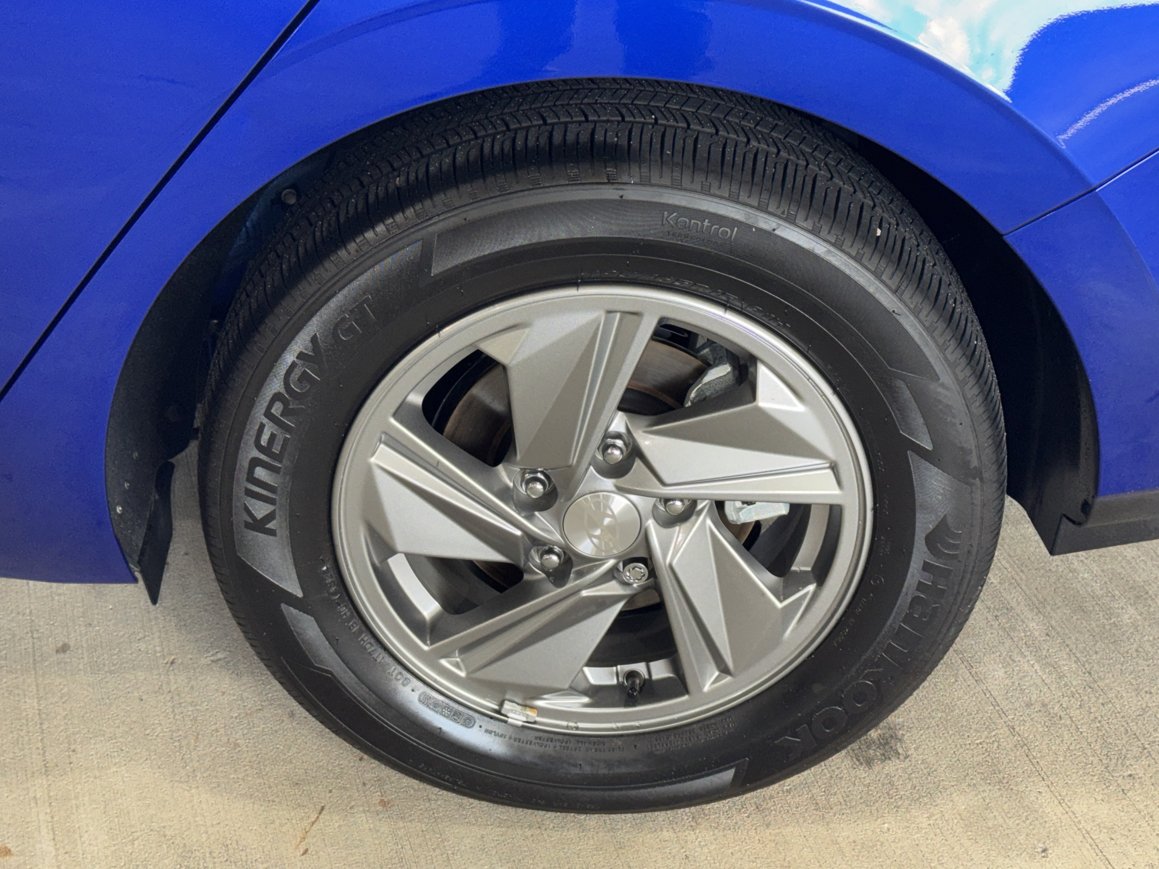 Used 2025 Hyundai Elantra SE FWD image 34