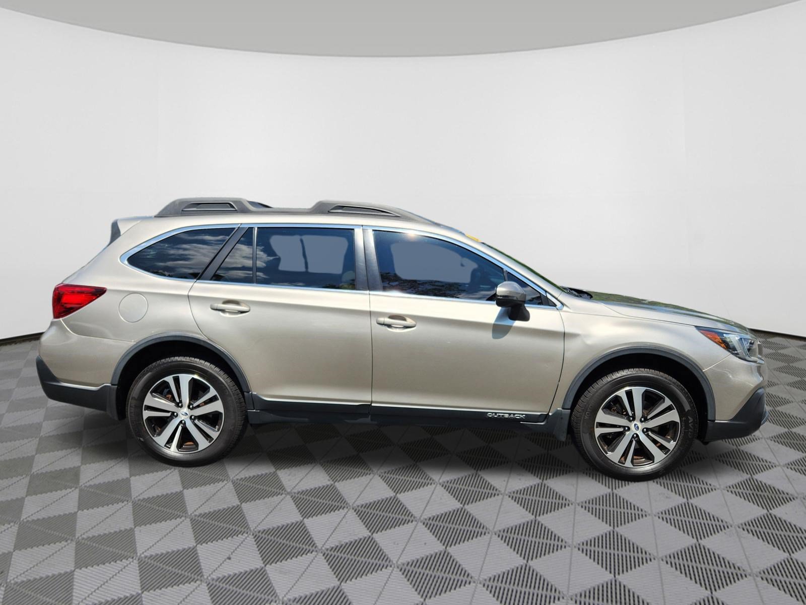 Used 2018 Subaru Outback 2.5i Limited AWD/4WD image 6