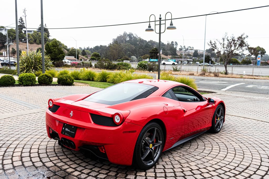 Used 2015 Ferrari 458 Italia Coupe RWD image 2