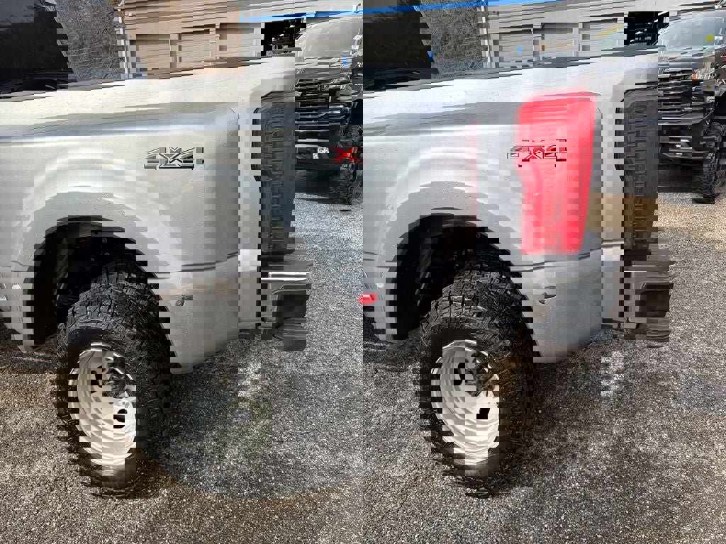 Used 2024 Ford F350 XLT image 6