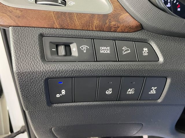 Used 2018 Hyundai Santa Fe AWD image 16