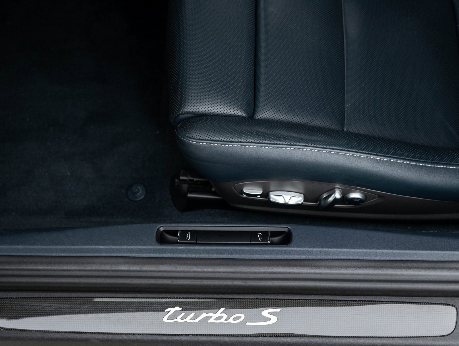 Used 2019 Porsche 911 Turbo S image 23