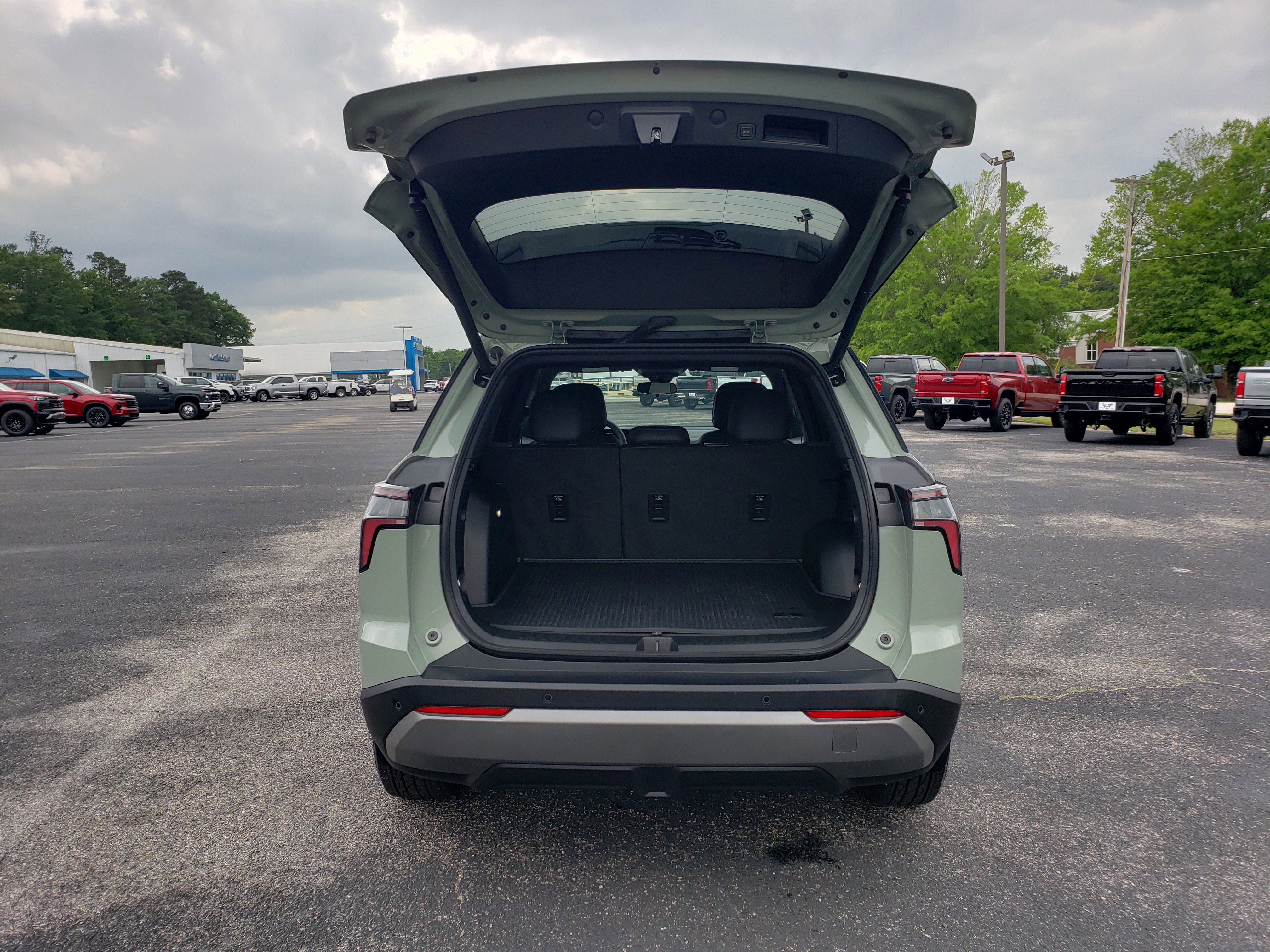 Used 2026 Chevrolet Equinox LT w/ Convenience Package II FWD image 9