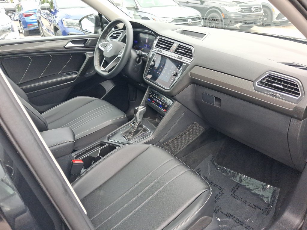 Certified 2023 Volkswagen Tiguan SE w/ Panoramic Sunroof Package FWD image 29
