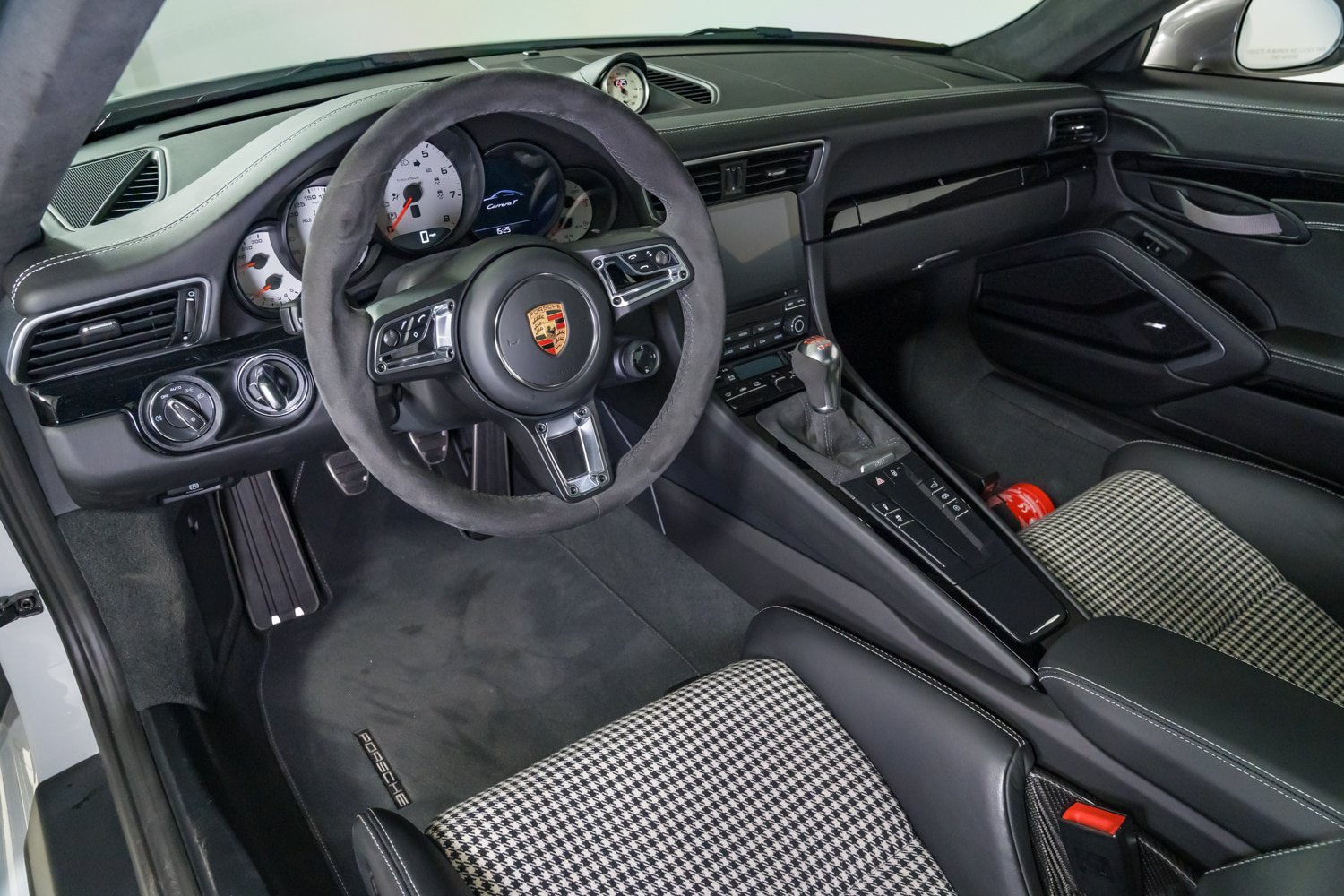 Used 2018 Porsche 911 Carrera T w/ Carrera T Interior Package RWD image 21