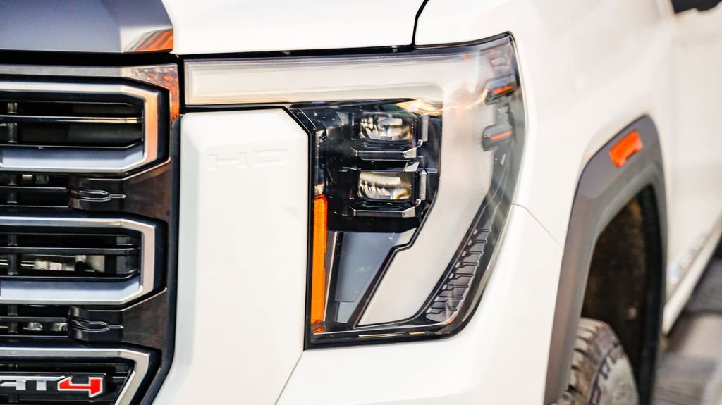 Used 2025 GMC Sierra 2500 AT4 image 5