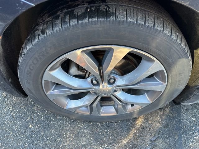 Used 2020 Chrysler Pacifica Limited w/ Tire & Wheel Group image 4