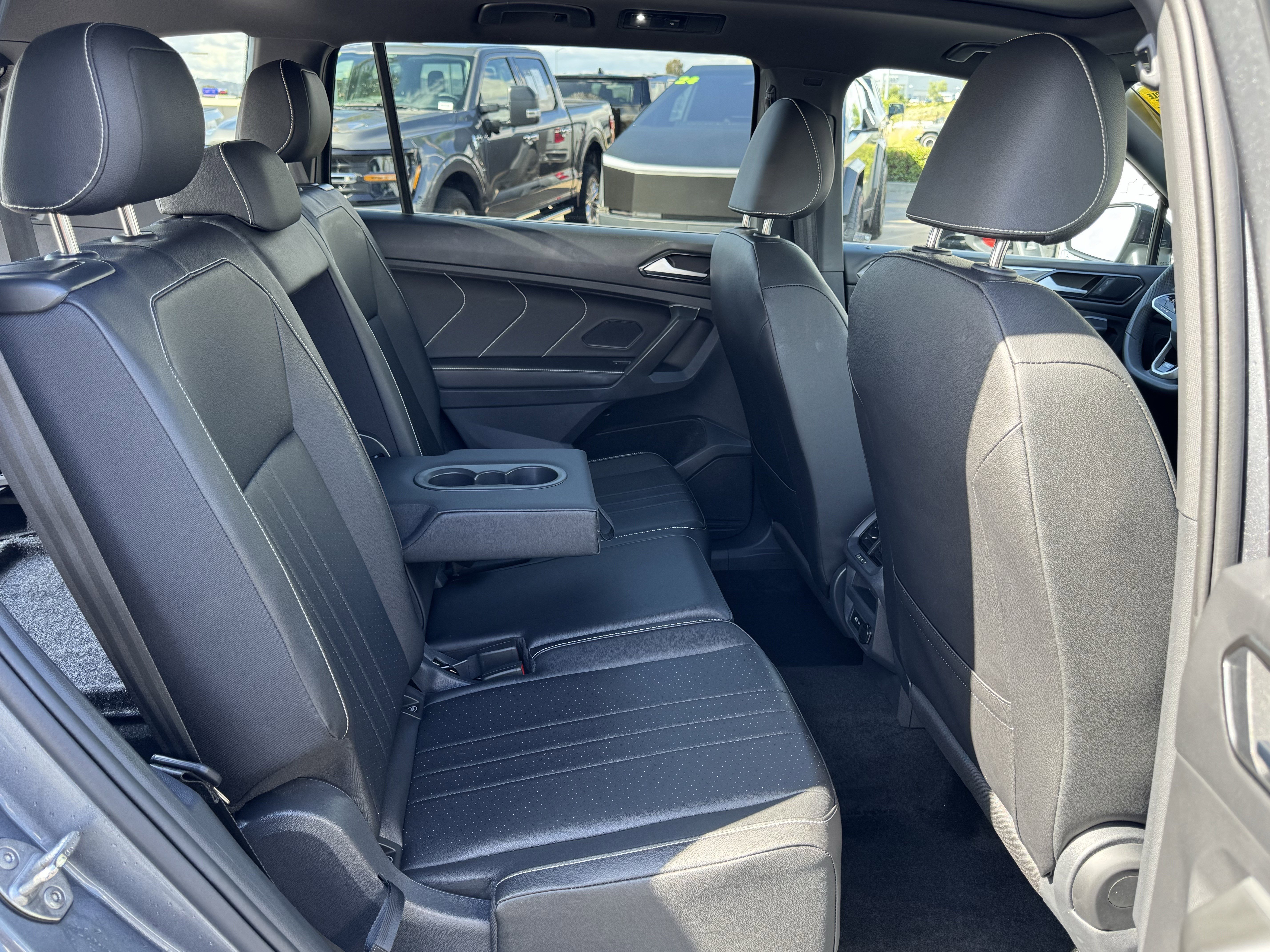 Certified 2024 Volkswagen Tiguan SE R-Line FWD image 38