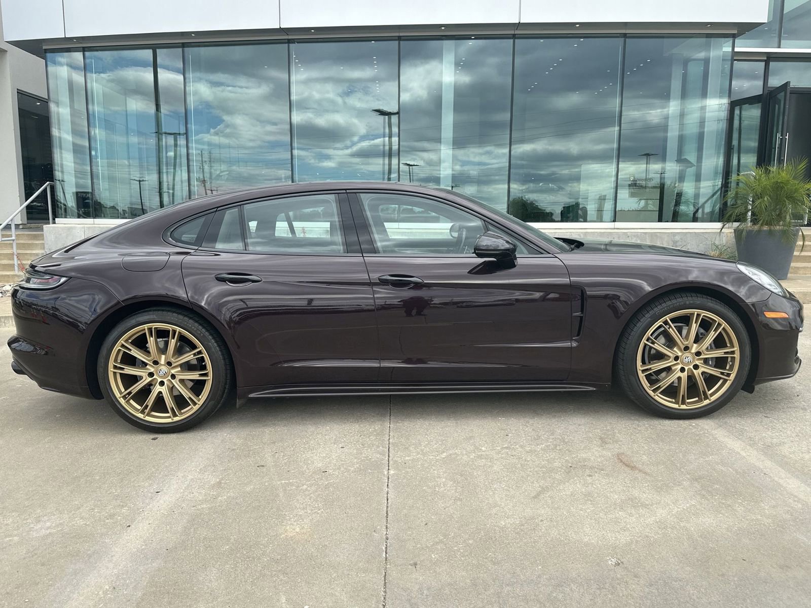 Certified 2023 Porsche Panamera 4 Platinum Edition AWD/4WD image 8
