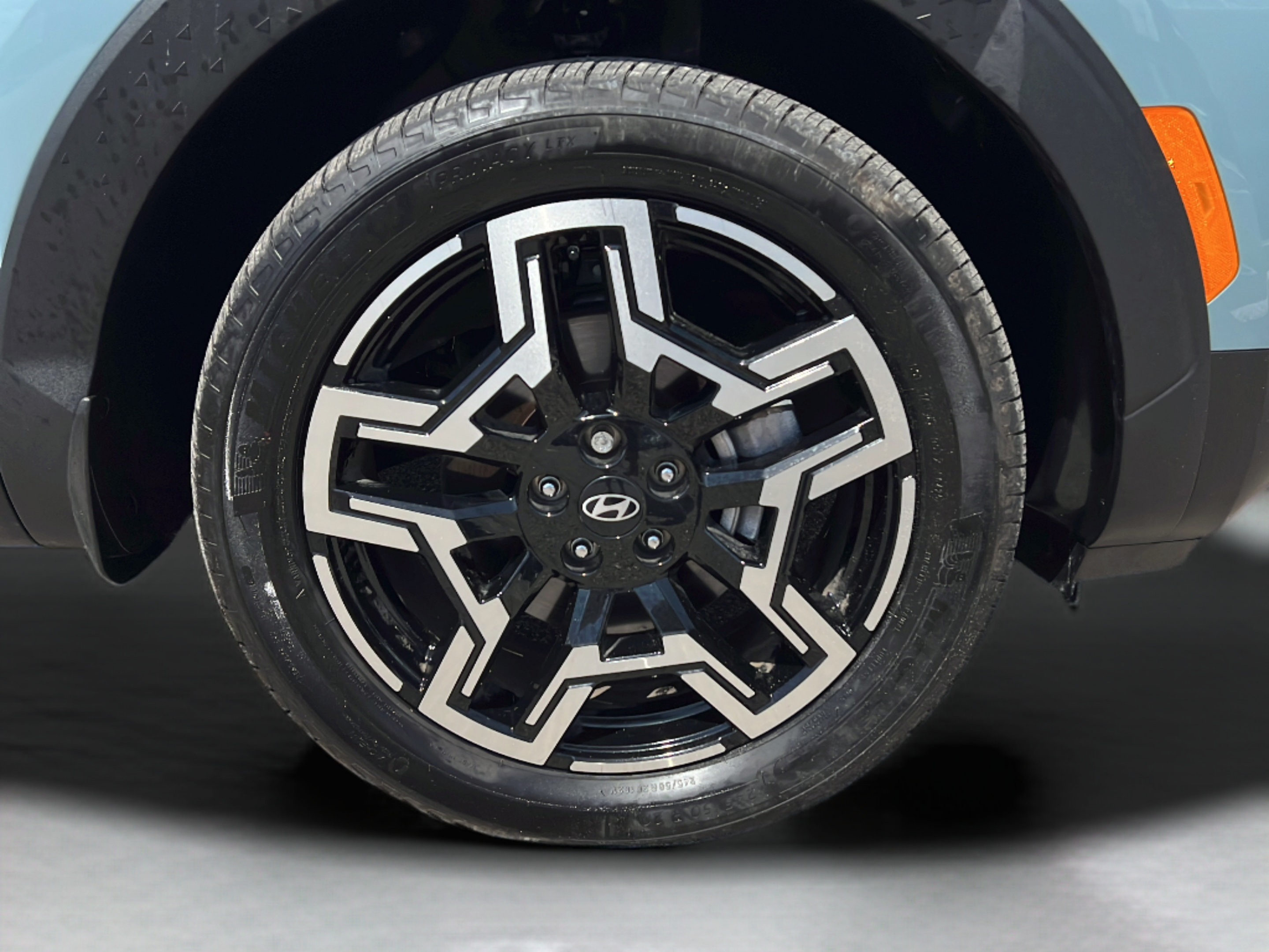 Certified 2025 Hyundai Santa Cruz Limited AWD/4WD image 10