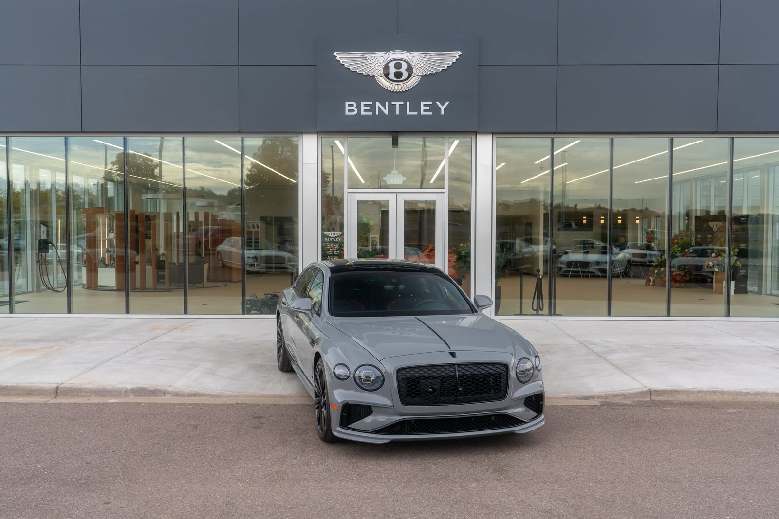 New 2025 Bentley Flying Spur Plug-In Hybrid image 1