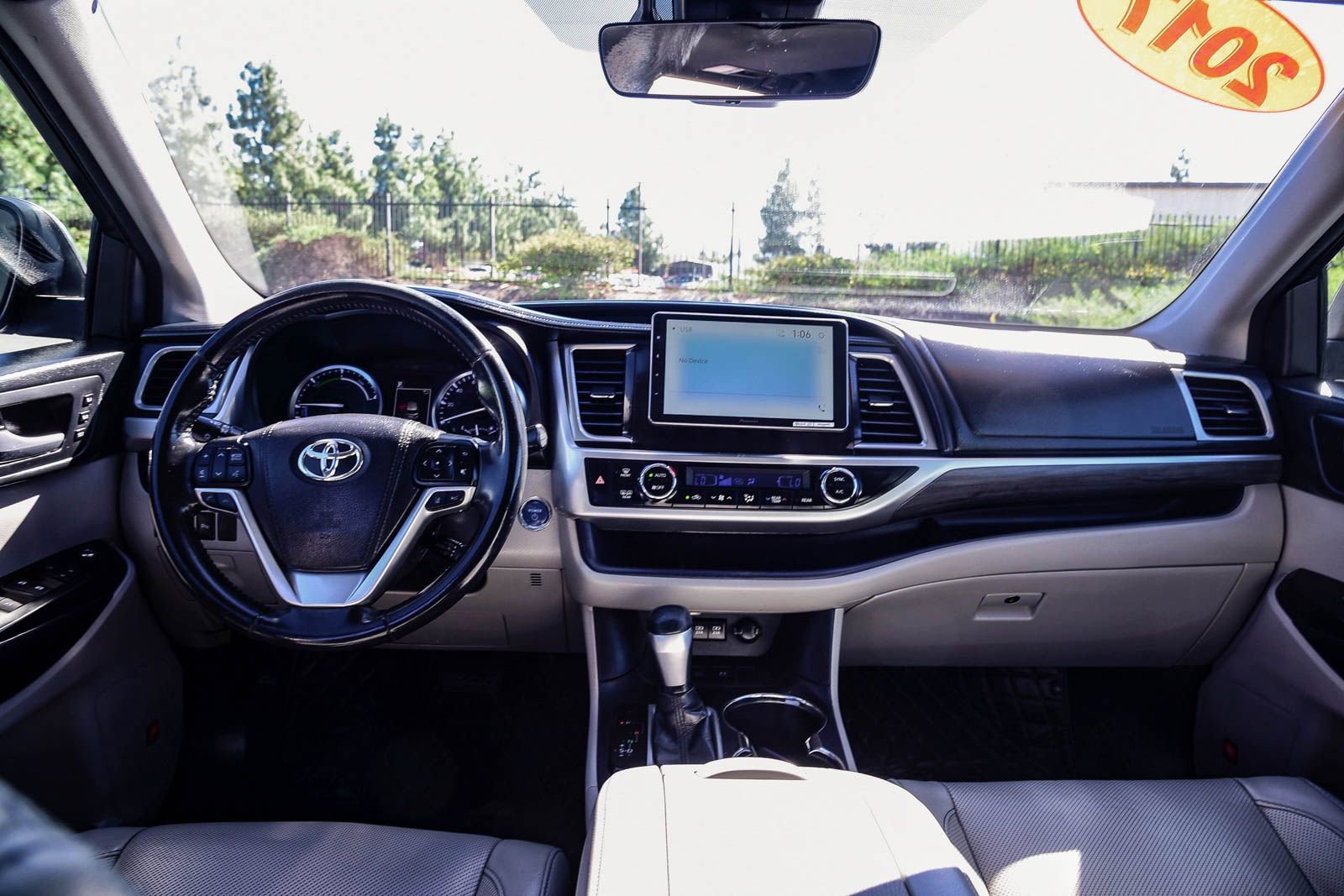 Used 2017 Toyota Highlander Limited image 13