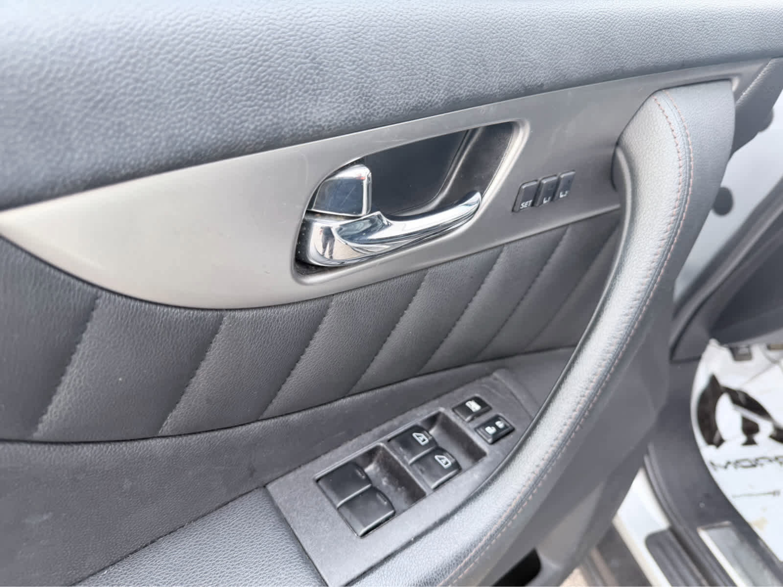 Used 2017 INFINITI QX70 AWD w/ Premium Package image 17