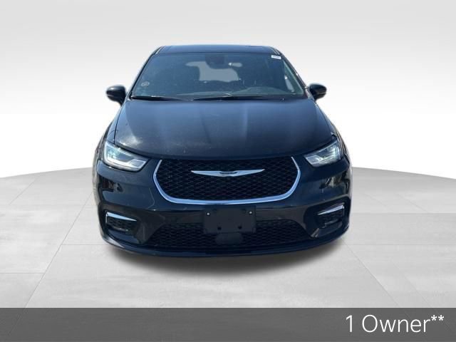 Used 2025 Chrysler Pacifica Select video 2