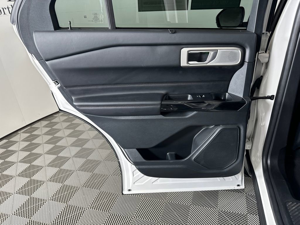 Used 2022 Ford Explorer Platinum w/ Equipment Group 601A AWD/4WD image 22