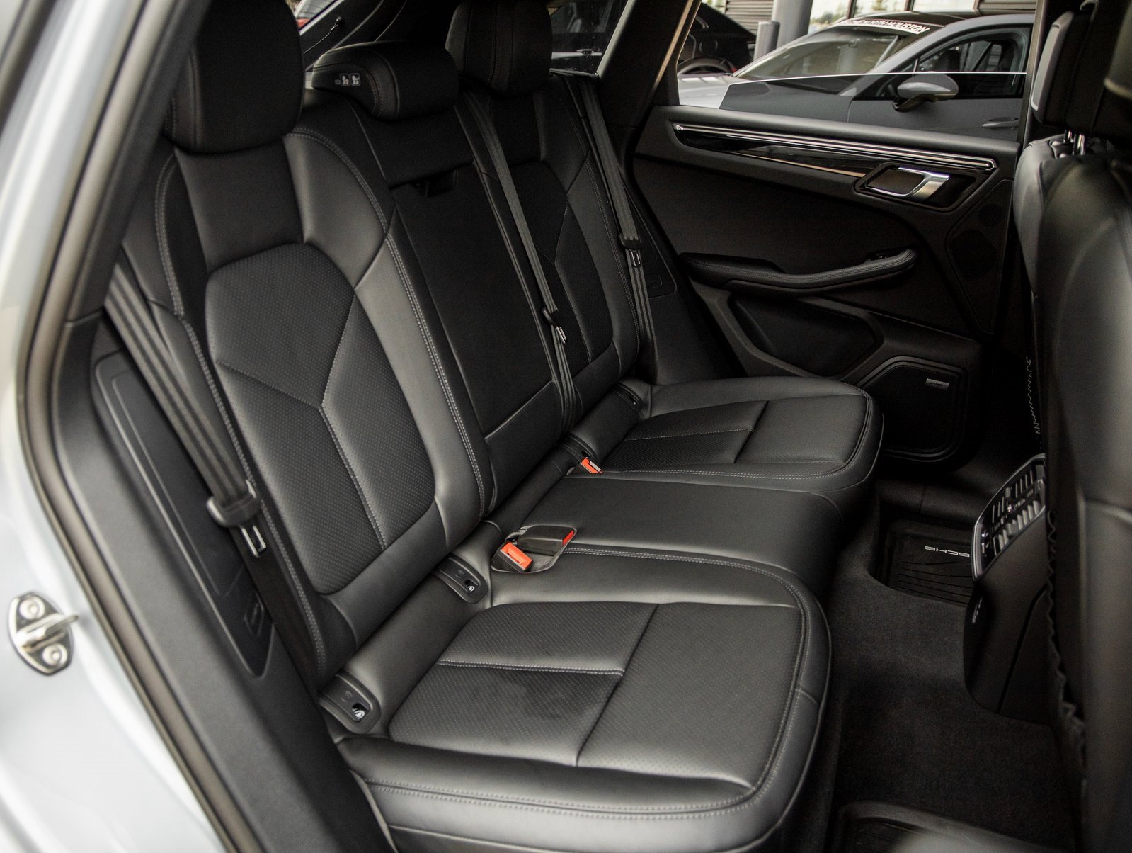 Used 2025 Porsche Macan image 41