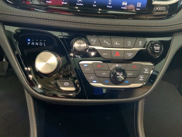 Used 2024 Chrysler Pacifica Pinnacle AWD/4WD image 22