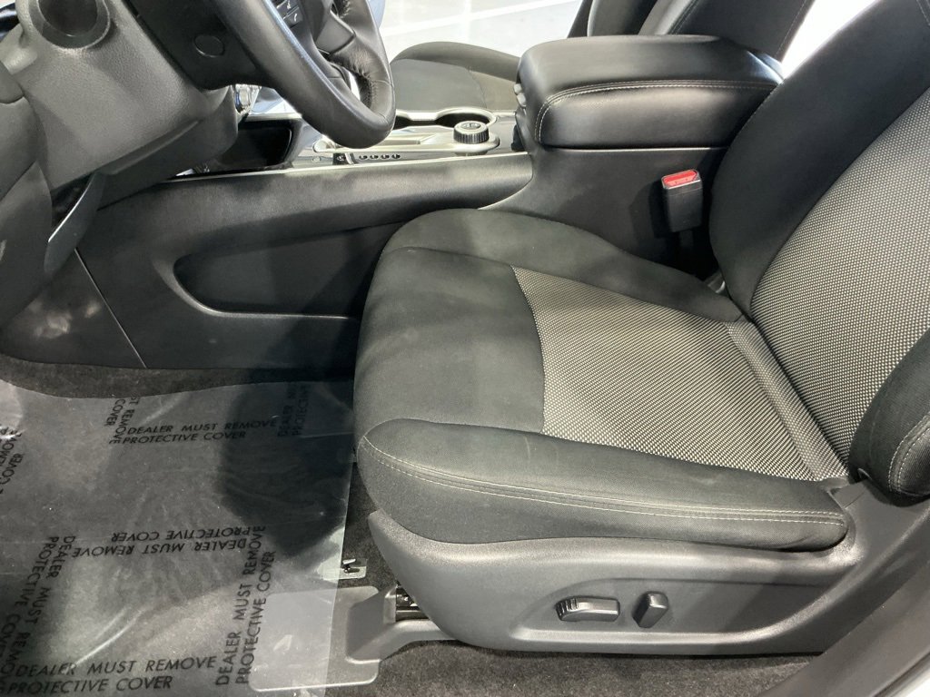 Used 2018 Nissan Pathfinder SV image 19