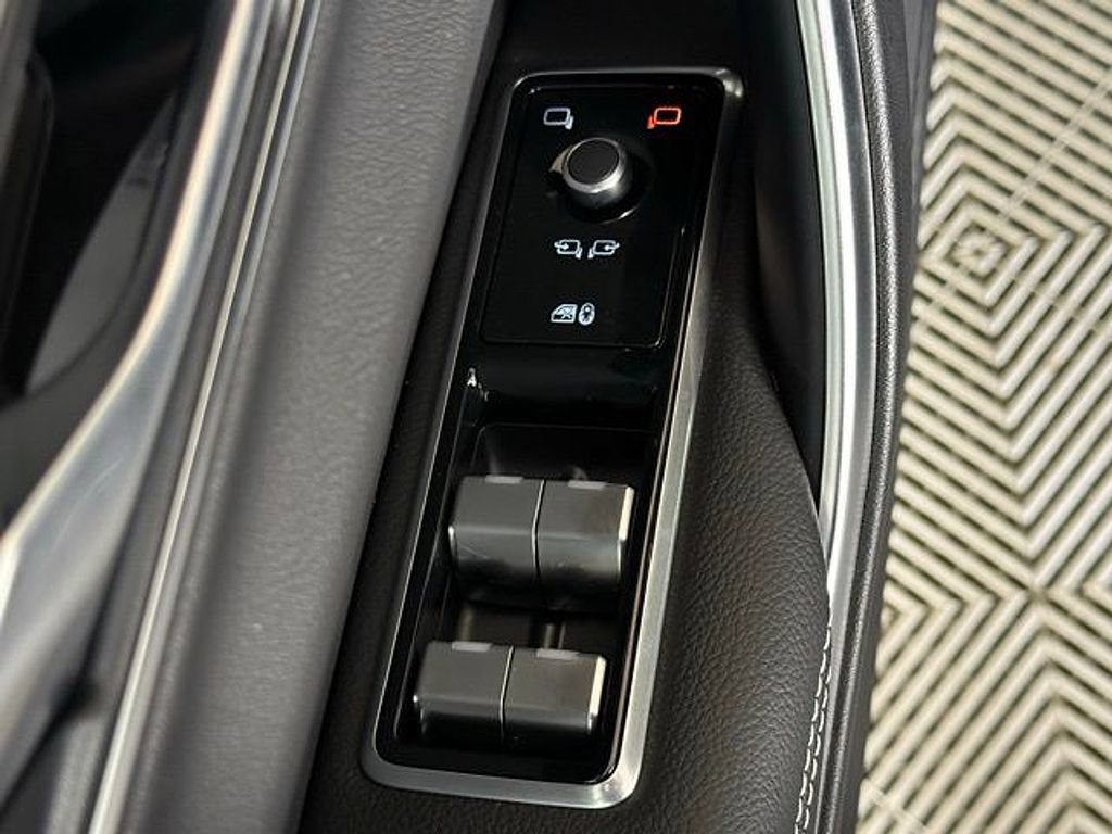 New 2024 Jaguar XF R-Dynamic SE AWD/4WD image 26