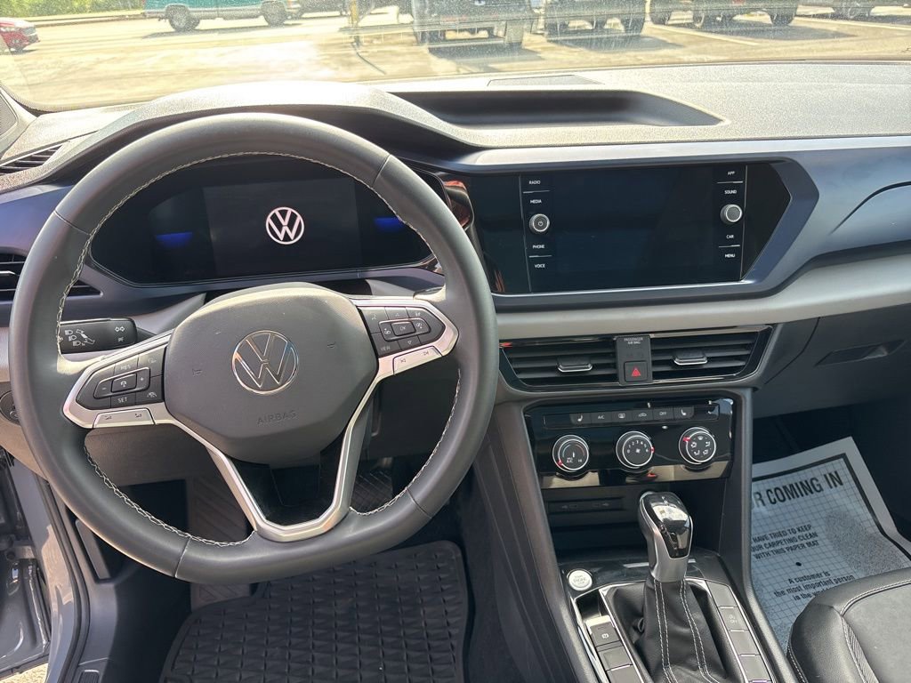 Used 2023 Volkswagen Taos SE w/ Panoramic Sunroof Package FWD image 18