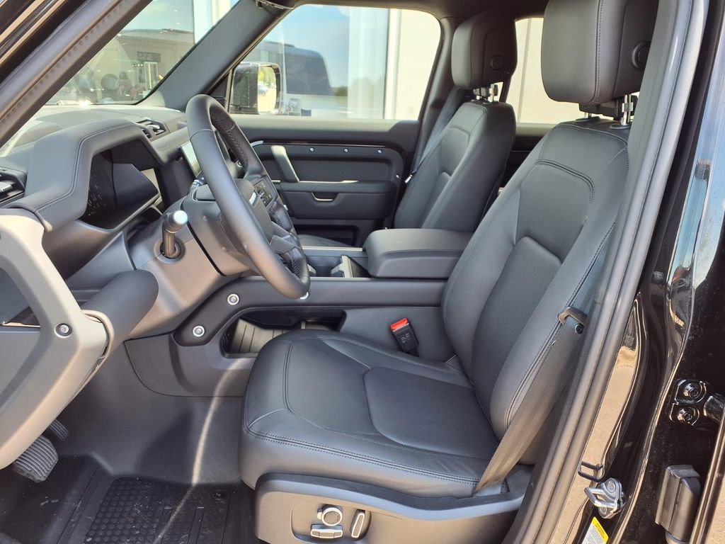 New 2026 Land Rover Defender 130 X-Dynamic SE AWD/4WD image 10