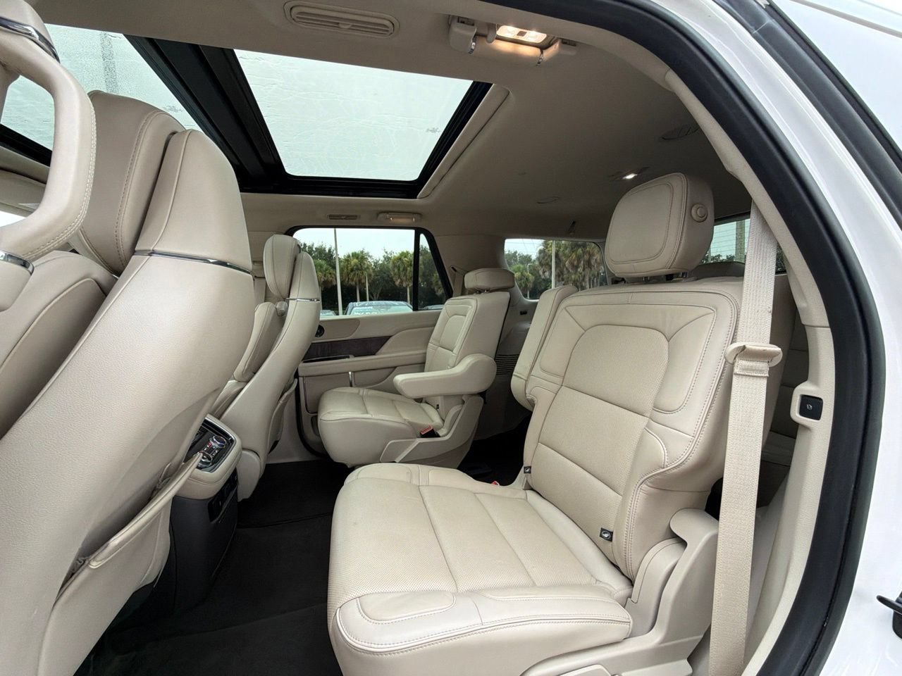 Used 2019 Lincoln Navigator Select w/ Technology Package RWD image 7