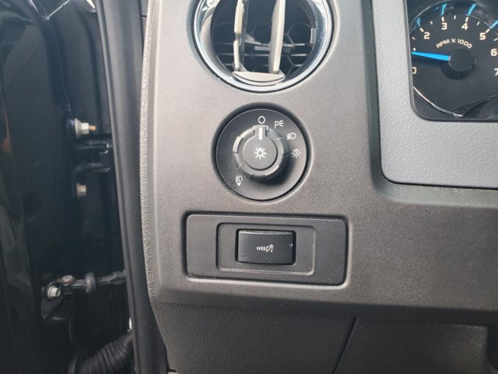 Used 2013 Ford F150 XLT w/ Luxury Equipment Group RWD image 15