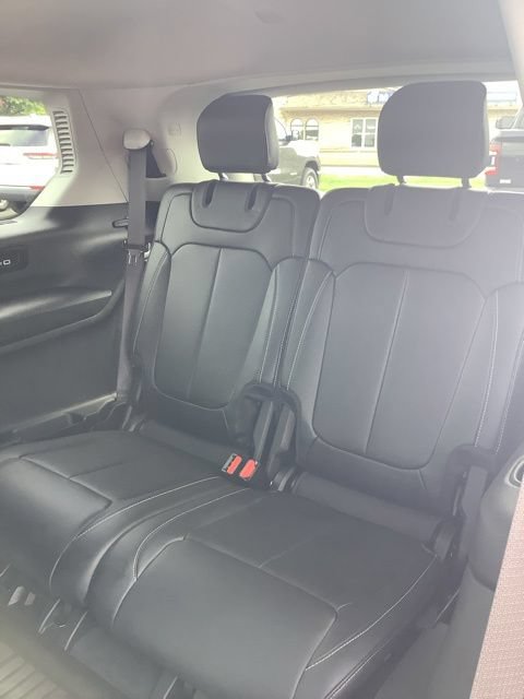 Certified 2023 Jeep Grand Cherokee L Limited AWD/4WD image 28