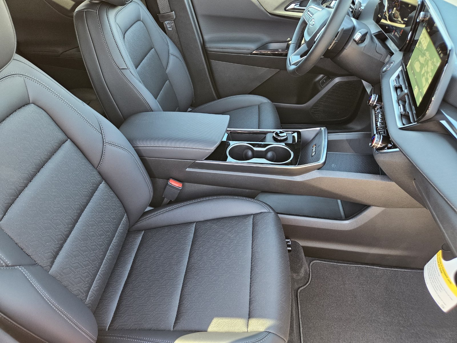 New 2027 Chevrolet Equinox LT w/ Convenience Package II FWD image 15