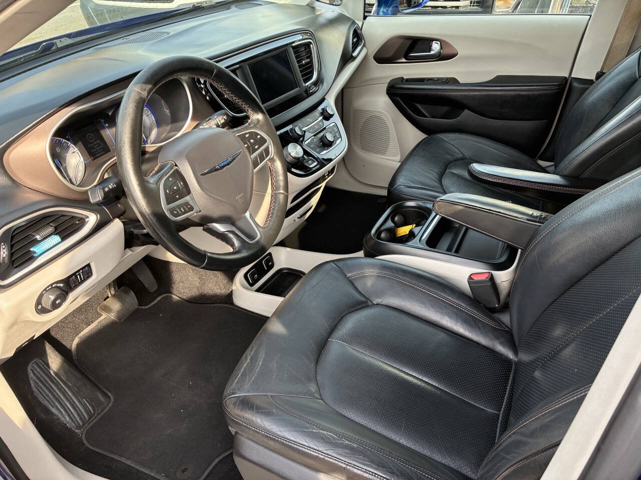 Used 2019 Chrysler Pacifica Touring-L FWD image 37